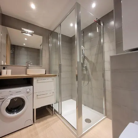 Appartement Rénové Avec Balcon, Centre Station, 2 Pers, Accès Direct Pistes Et Commerces - Fr-1-598-109 *